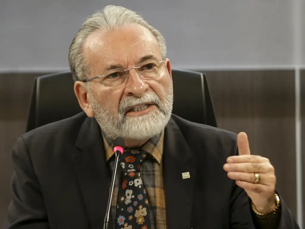 Presidente do CFM afirma que autonomia da mulher tem limites ao comentar aborto legal - 