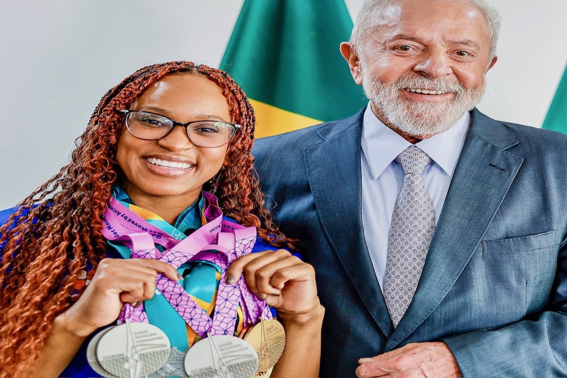 Lula parabeniza Rebeca Andrade por se tornar maior medalhista olímpica do Brasil - 