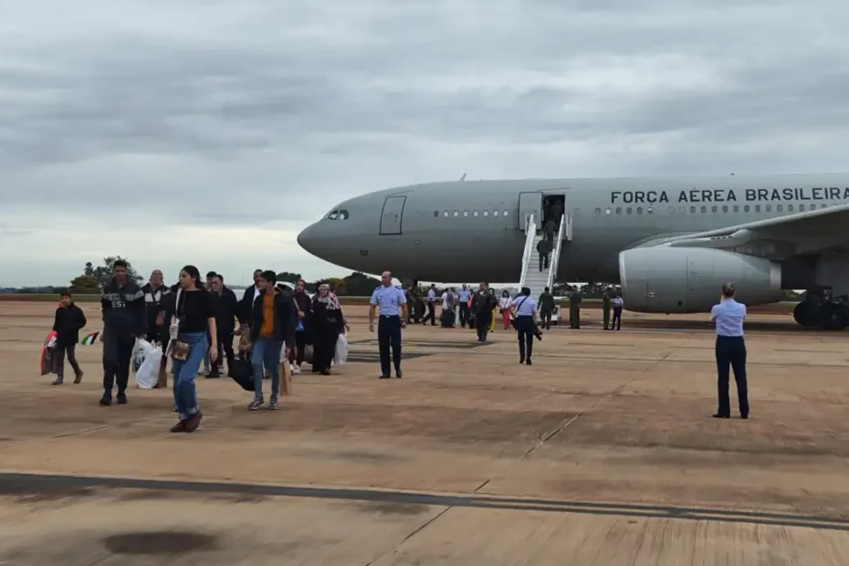 Lula ordena voo de repatriação para brasileiros no Líbano em meio à escalada do conflito - 