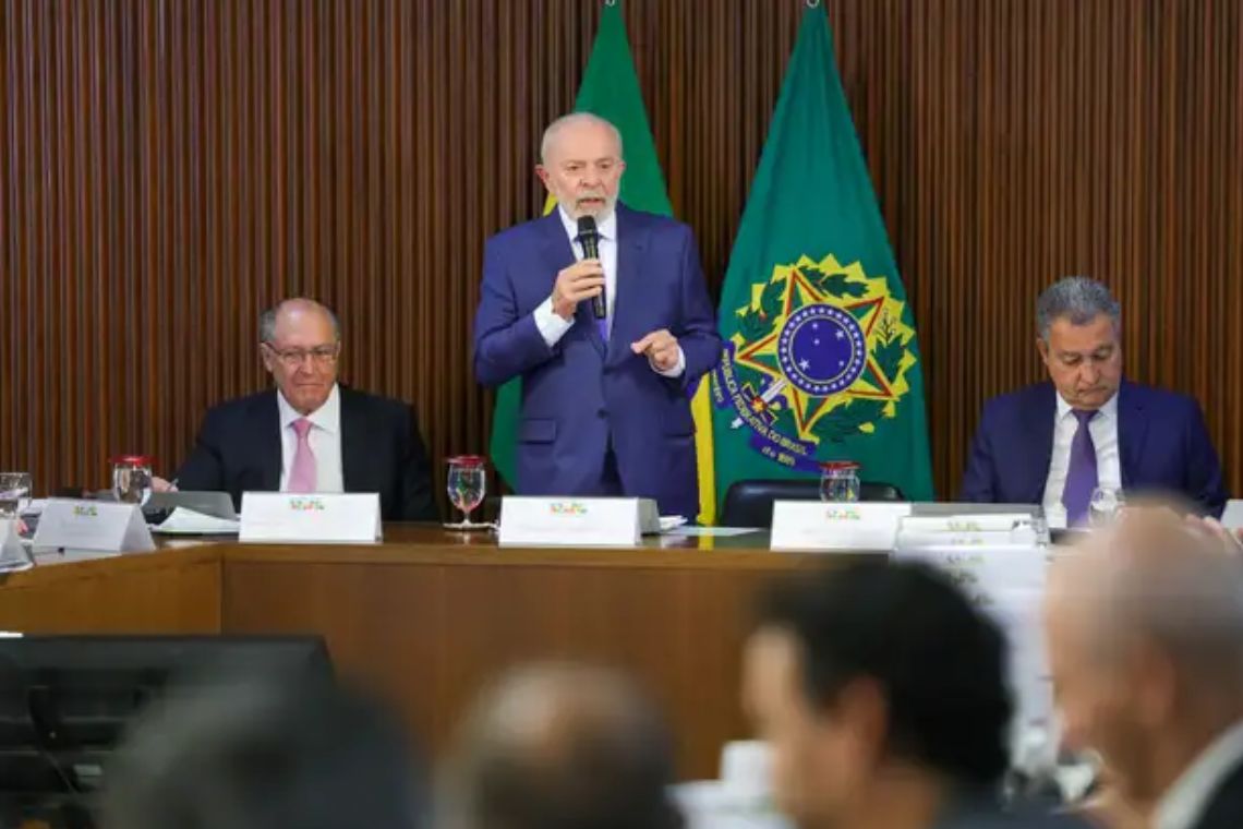 Lula se diz otimista com economia brasileira em reunião ministerial - 