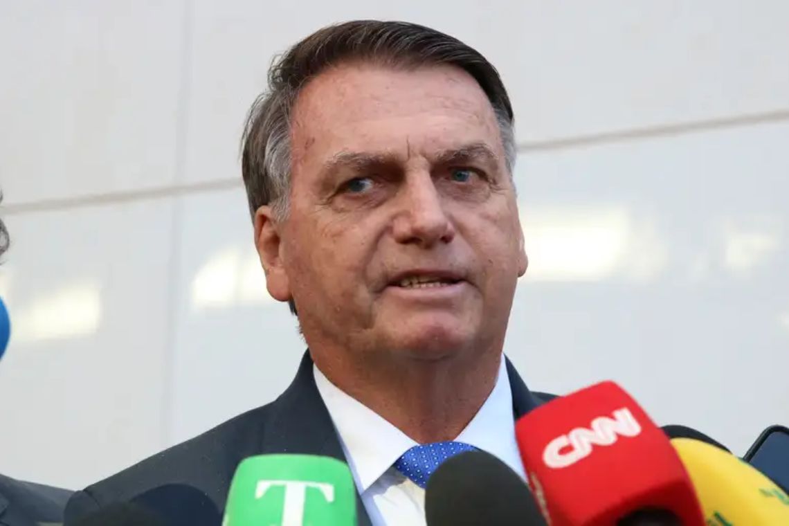 Bolsonaro planeja leiloar joias sauditas e doar valor à Santa Casa de Juiz de Fora - 