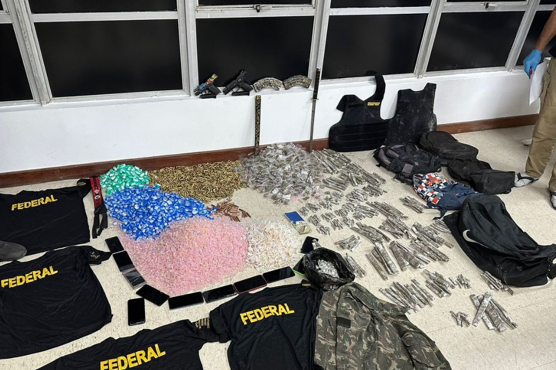 PM apreende armas, munições e drogas em operação em Pernambués - 