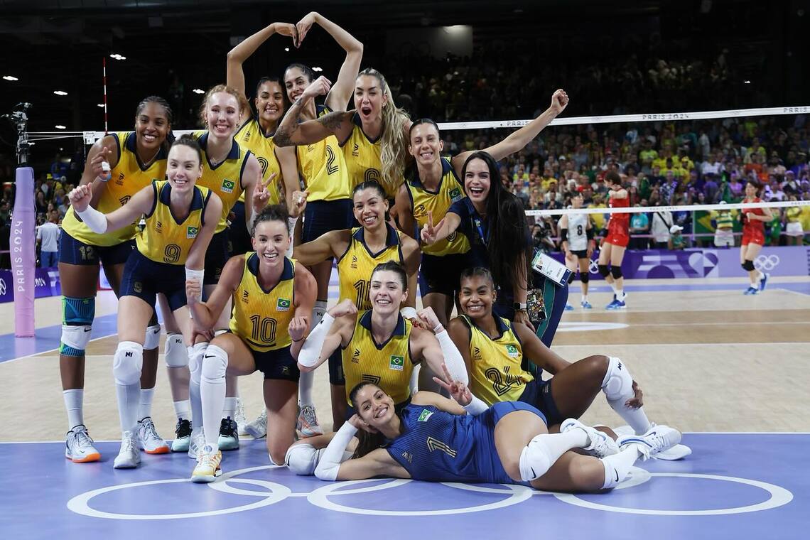 Brasil bate Japão e garante quartas de final no vôlei feminino em Paris 2024 - 