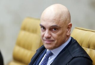 Moraes envia à PGR relatório sobre Bolsonaro e aliados por tentativa de golpe - 