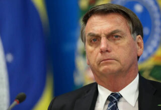 Relatório da PF aponta Jair Bolsonaro como líder de tentativa de golpe e revela recursos transferidos - 