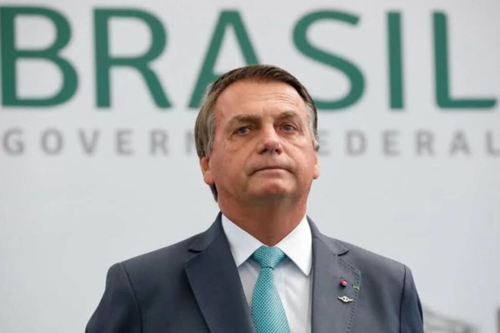 Bolsonaro cita estado de sítio e nega golpe de Estado