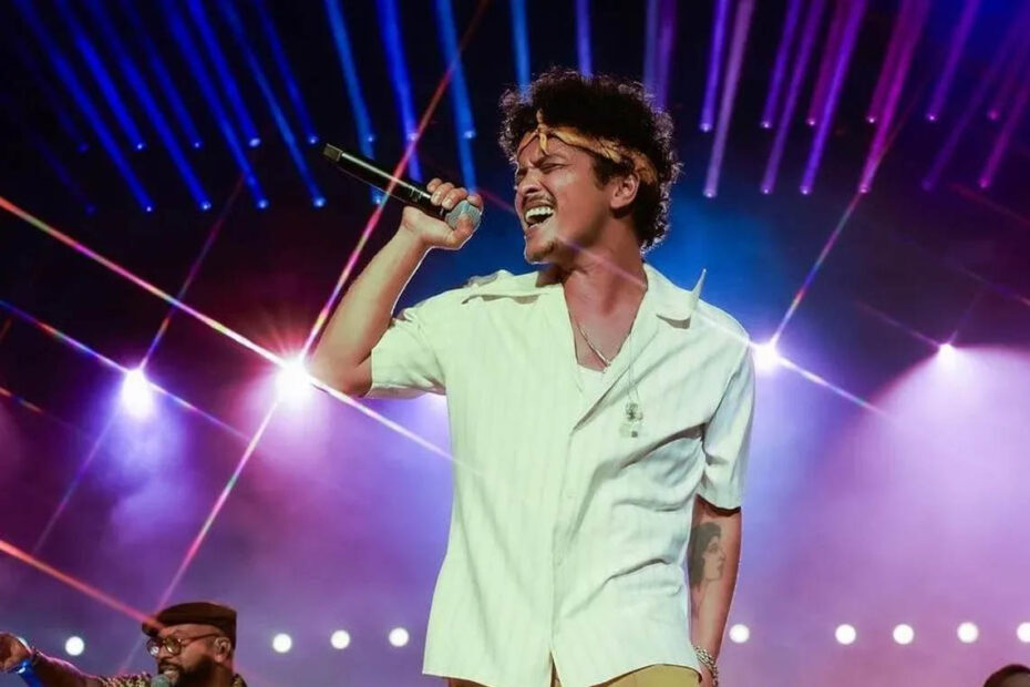 Bruno Mars encerra turnê no Brasil após shows em cinco cidades com ingressos esgotados, homenagens e imersão cultural - 