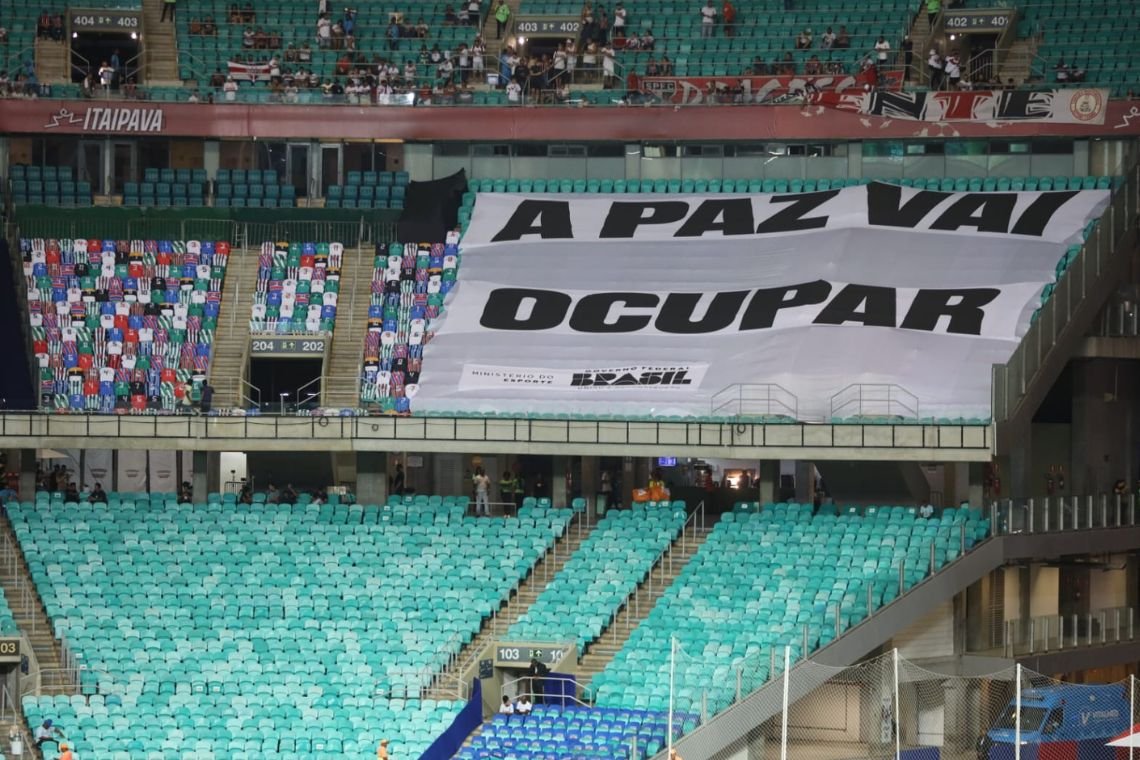 Campanha ‘Cadeiras Vazias’ na Arena Fonte Nova passa mensagem de paz no futebol - 