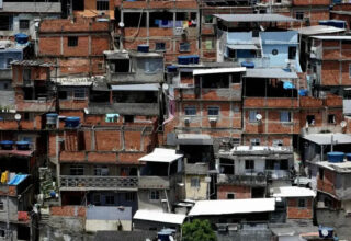 Quatro em cada 10 habitantes de Salvador viviam em favelas em 2022; cidade possui duas das maiores do Brasil - 