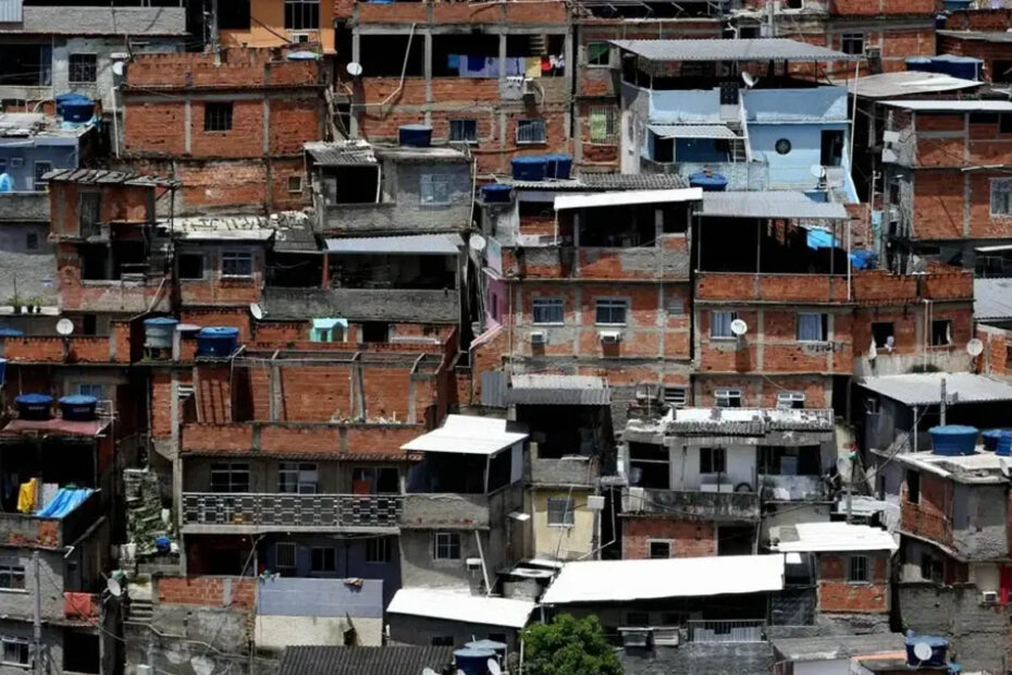 Quatro em cada 10 habitantes de Salvador viviam em favelas em 2022; cidade possui duas das maiores do Brasil - 