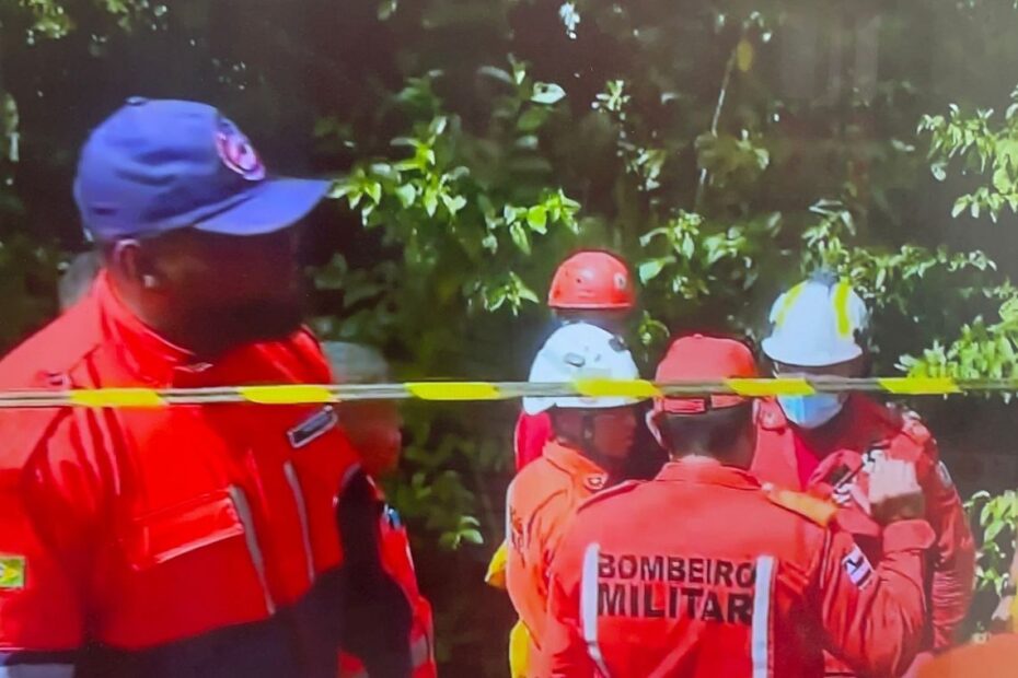 Corpo de menina que caiu em bueiro na Bahia é encontrado após 48 horas de busca - 