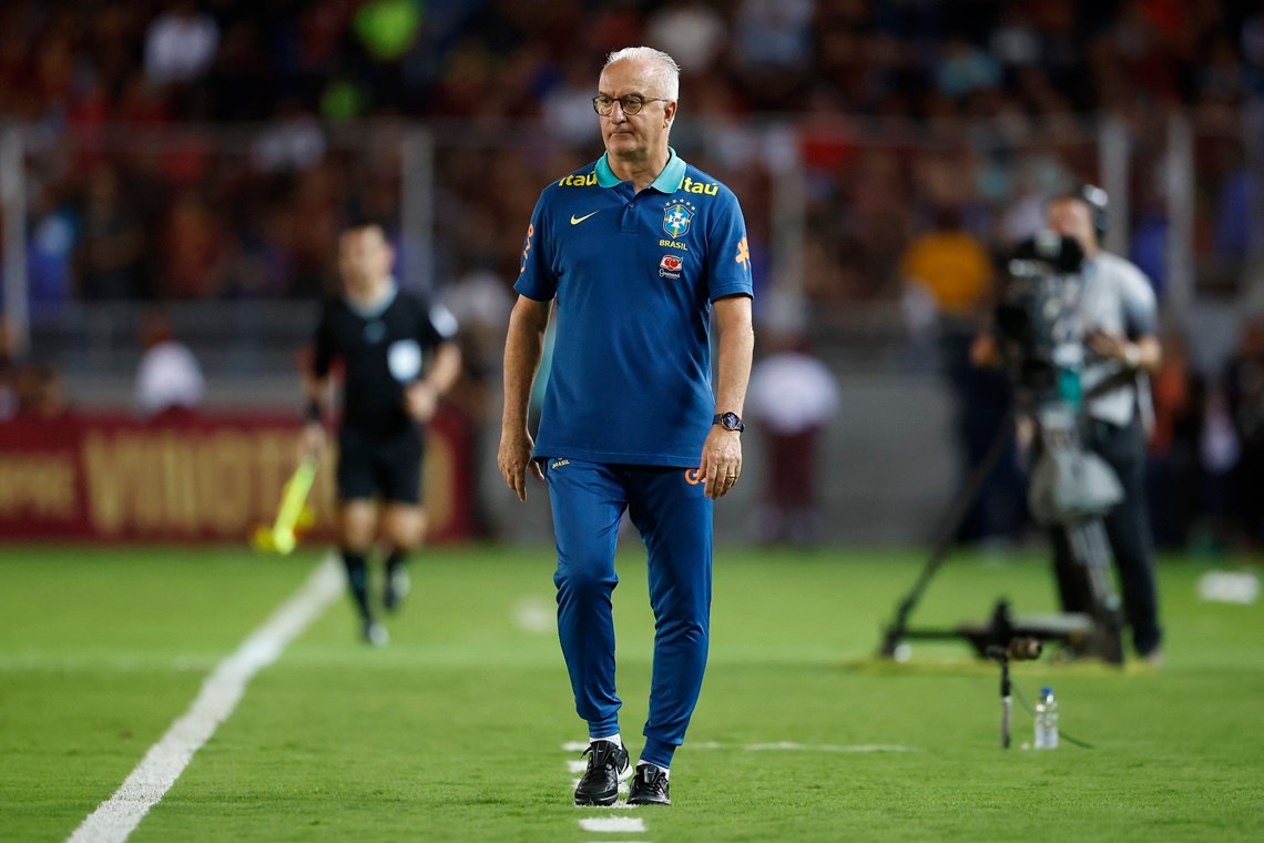 Dorival convoca Alex Telles e Dodô para duelo contra o Uruguai pelas Eliminatórias - 