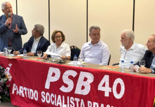 Lídice da Mata celebra presença de lideranças do governo e membros do PT no encontro estadual do PSB - 