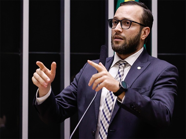 Deputado pede explicações sobre reforma da Embaixada dos EUA - 