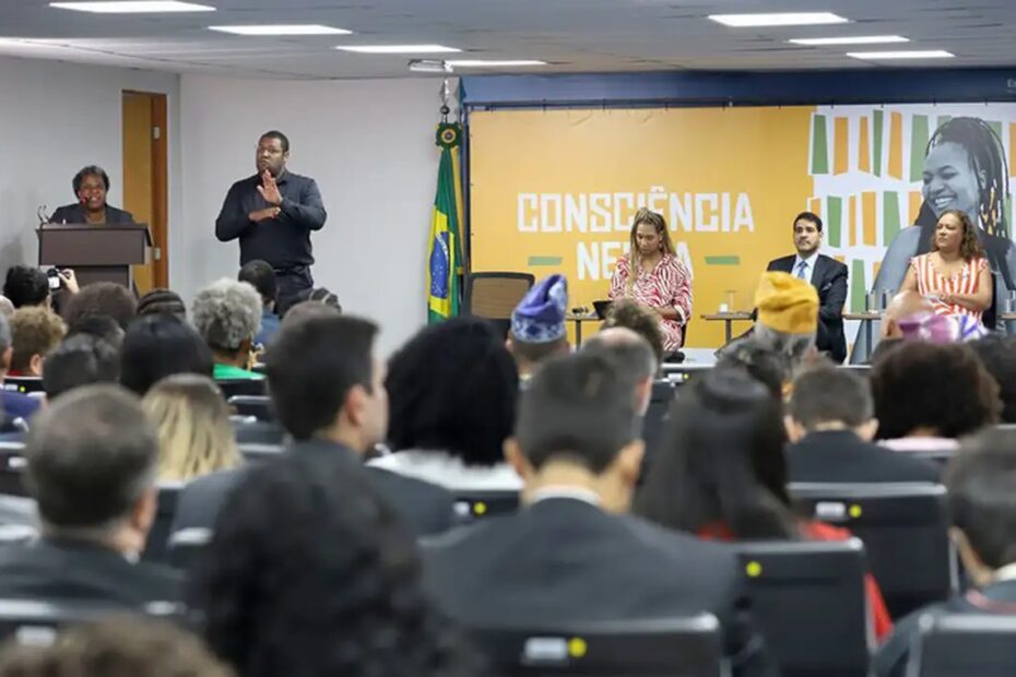 Governo federal pede desculpas pela escravidão e reforça compromisso com igualdade racial - 