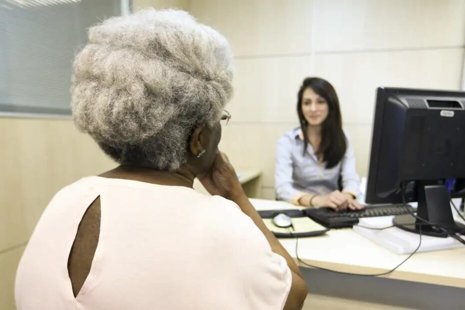 INSS prepara força-tarefa para auxiliar beneficiários com benefícios bloqueados - 