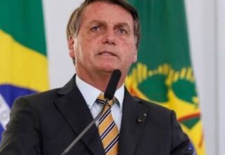 Bolsonaro posta vídeo tomando caldo de cana e ironiza relatório da PF - 