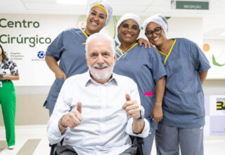 Jaques Wagner visita hospital público onde passou por cirurgia e elogia: ‘Muito orgulho’ - 