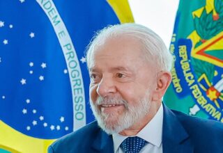 Governo Lula envia PEC ao Congresso com ajustes fiscais e combate a supersalários - 