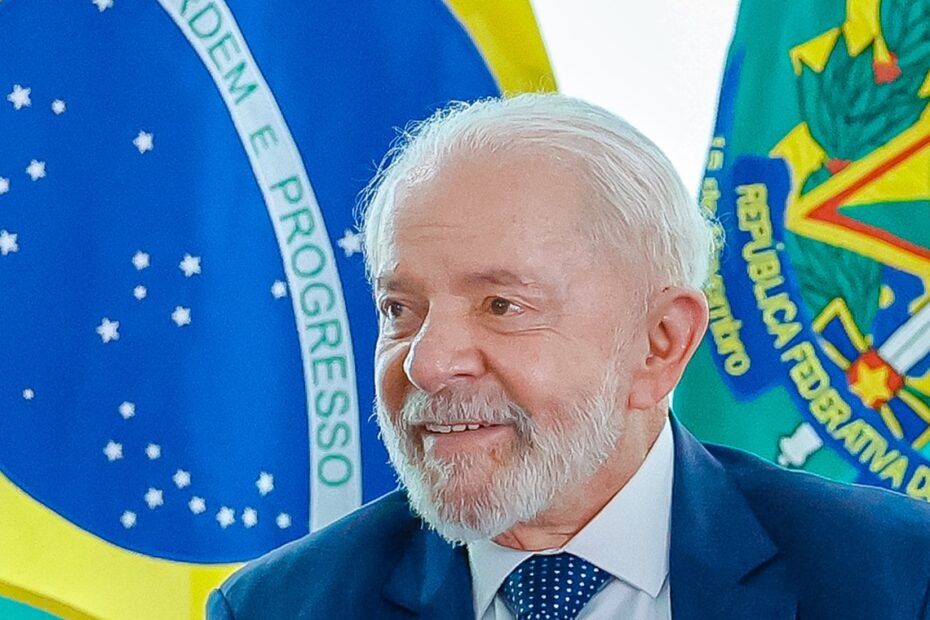 Governo Lula envia PEC ao Congresso com ajustes fiscais e combate a supersalários - 