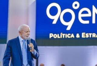 Lula prevê economia crescendo acima de 3% e cobra programa para saneamento básico no Brasil - 