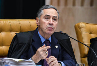 Ataque ao STF evidencia tentativa de desestabilização democrática, diz Barroso - 