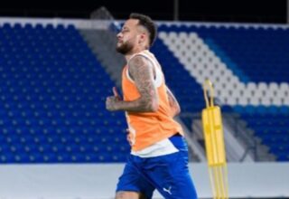 Neymar volta ao Brasil para tratamento após lesão e brinca com torcedor do Fortaleza - 