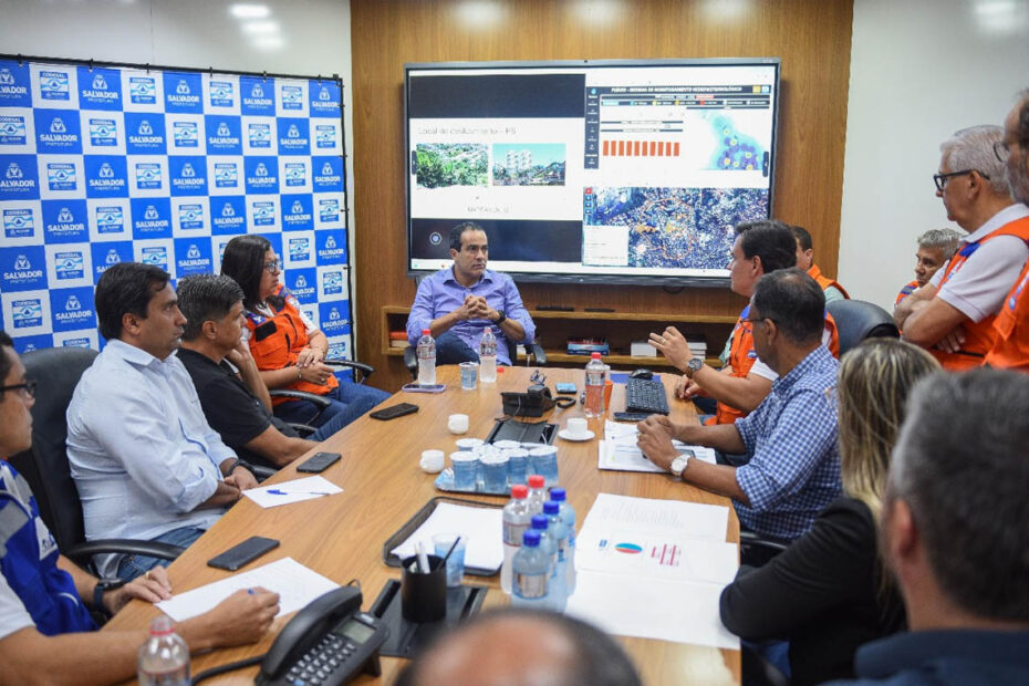 Reunião entre prefeito e secretários discute medidas emergenciais para enfrentar chuvas em Salvador - 