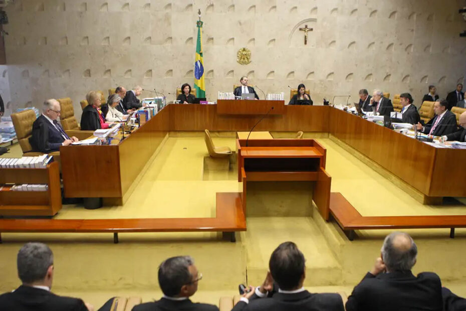 Maioria do STF vota por manter símbolos religiosos em prédios públicos - 