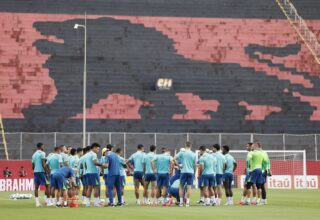 Treino da seleção no Barradão tem ausência de Gerson e reforços da base do Vitória - 