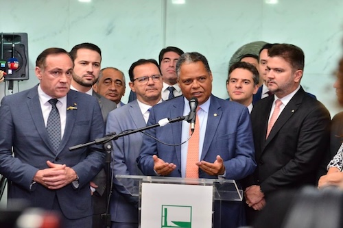 Antonio Brito ao renunciar corrida para presidência da Camara dos Deputados, em Brasília