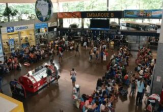 Movimento intenso marca saídas do ferry-boat e rodoviária de Salvador no feriadão - 