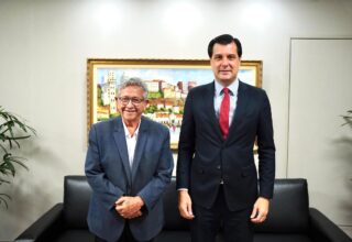 Caetano se reúne com MP-Bahia e pede ajuda para conter demissões de Elinaldo - 