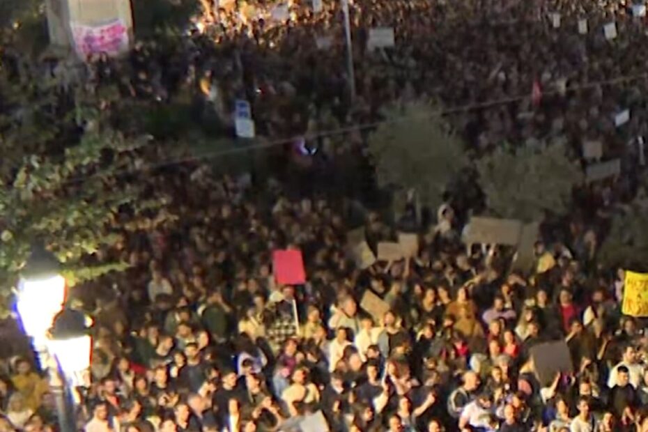 Protestos em Valência exigem renúncia do líder regional após inundações devastadoras - 