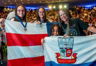 Gêmeas de Salvador recebem medalha de Ministério por destaque em Astronomia - 