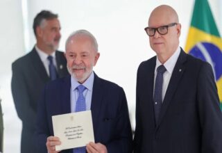 Lula recebe credenciais de oito embaixadores um dia após atentado na Praça dos Três Poderes - 