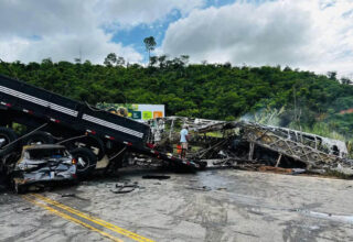 Acidente com ônibus a caminho da Bahia deixa ao menos 22 mortos em Minas Gerais - 