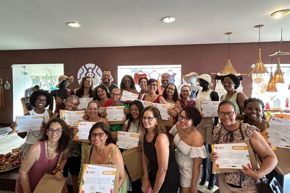 Artesanato da Bahia encerra 2024 com apresentação da coleção ‘Sertão Vira Mar’ e certificação de crocheteiras - 