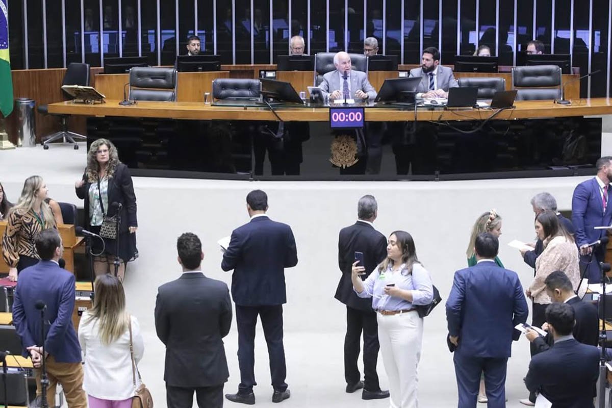 Câmara aprova projeto que classifica assassinato de idosos como crime hediondo - 