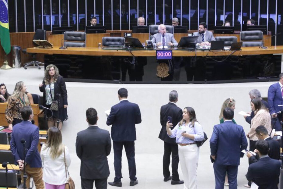 Câmara dos Deputados pode votar projetos do pacote de segurança pública nesta terça-feira - 