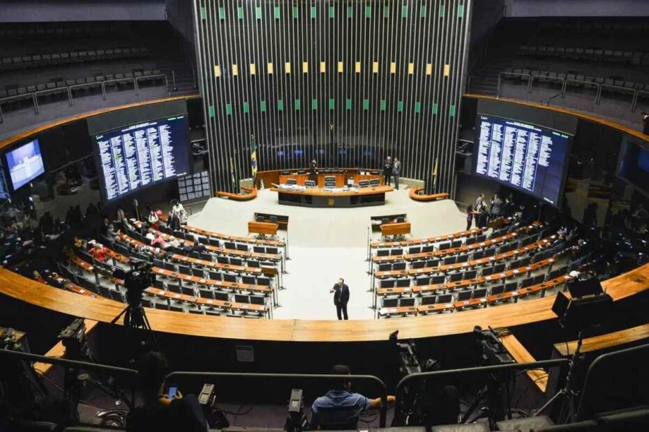 Câmara dos Deputados discute projetos polêmicos sobre segurança pública - 