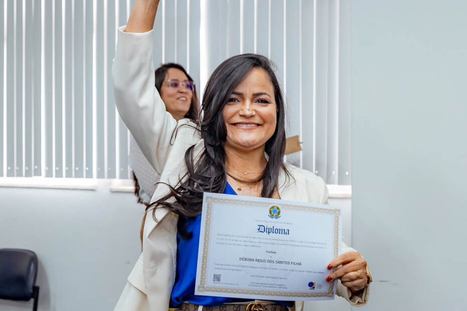 Débora Regis é diplomada prefeita de Lauro de Freitas e projeta desafios no mandato - 