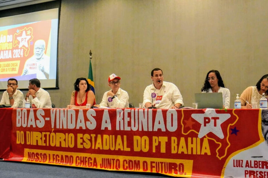 PT Bahia traça planos para 2026 e homenageia Luiz Alberto em reunião do diretório - 