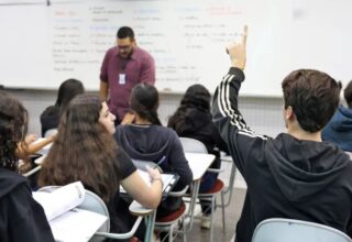 Programa Pé-de-Meia beneficia mais de 3,9 milhões de estudantes no Brasil - 