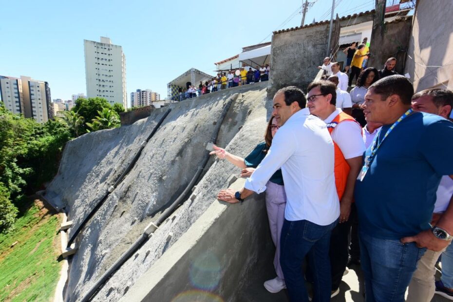 Prefeitura de Salvador entrega obra de contenção de encosta, com investimento de R$ 2,8 milhões - 