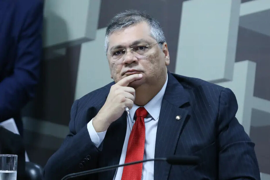 Dino suspende R$ 4,2 bilhões em emendas por falta de transparência e determina investigação pela PF - 