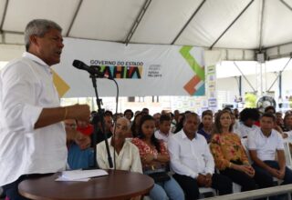 Governador entrega colégio de tempo integral em Ouriçangas e lança novas obras na região - 