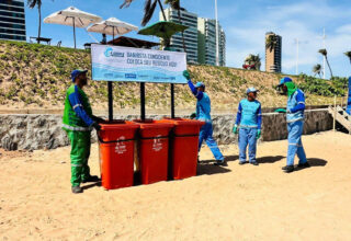 Novos kits praia são instalados em Salvador para incentivar o descarte correto de resíduos - 