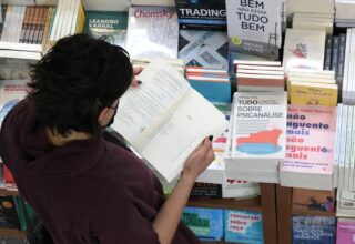 Último Flicafé de 2024 reúne jornalistas em mesa literária nesta sexta-feira - 