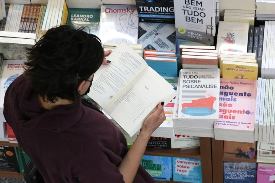 Último Flicafé de 2024 reúne jornalistas em mesa literária nesta sexta-feira - 